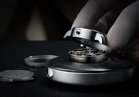 深圳雅克德罗手表抛光翻新服务-全表超声波清洗+外观美容